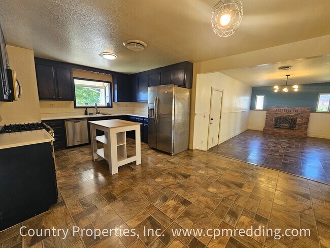 Building Photo - Spacious 3-Bedroom House with Gated Pool i...