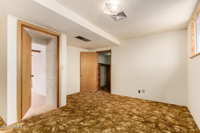 Building Photo - 1125 E 11th St