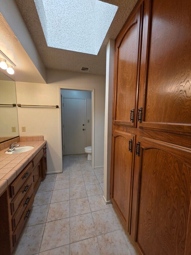 Building Photo - 6901 Courtside Cir