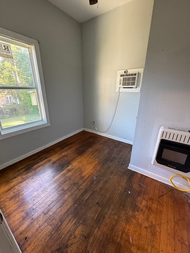 Building Photo - Highland 2 Bedroom Apartment