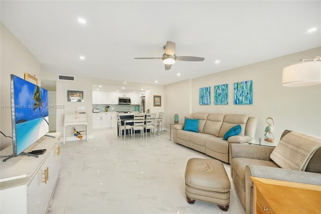 Building Photo - 2100 S Ocean Dr