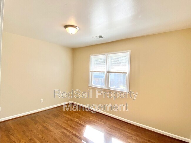 Building Photo - 146 Linbrook Dr