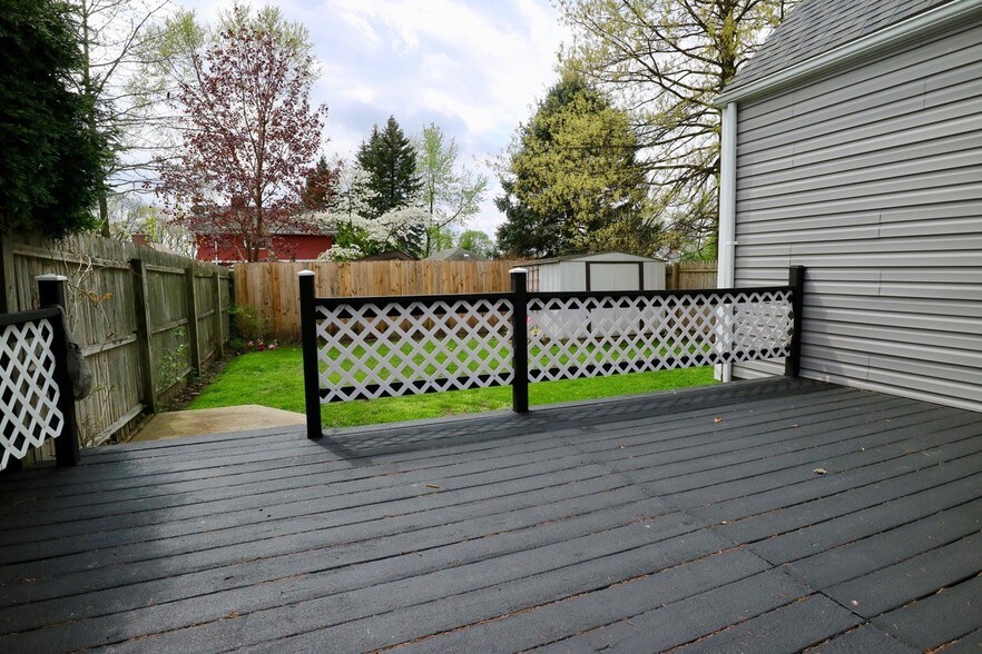 deck - 1212 Love St