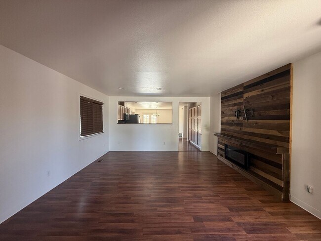 Building Photo - Adorable home in North Valleys