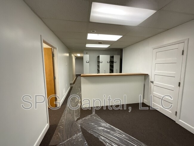 Building Photo - 5 Center Square