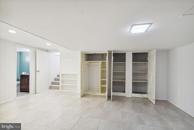 Building Photo - 5916 Greentree Rd