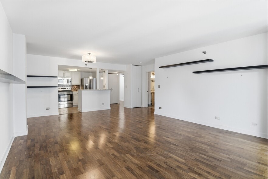 Building Photo - 70 W Huron St