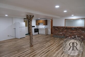 Building Photo - West Valley Studio Apartment - Washer/Drye...