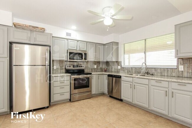 Building Photo - 3720 W Grovers Ave