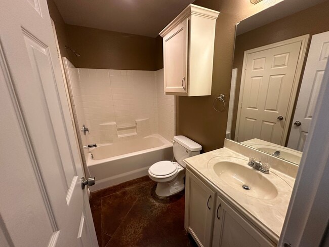 Building Photo - 206 Memory Ln