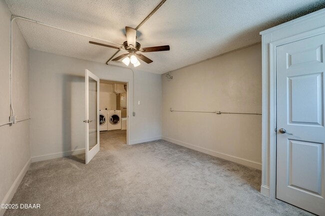 Building Photo - 1045 Amber Cir