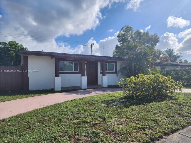 Building Photo - 845 NW 199th St