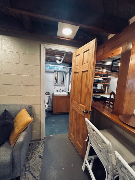 Building Photo - 10166 Glebe Rd