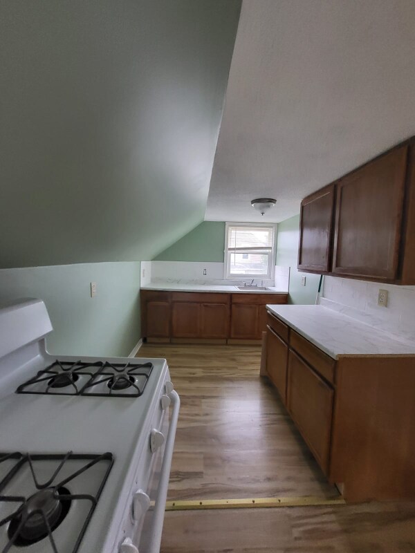 Building Photo - 229 Brightman St