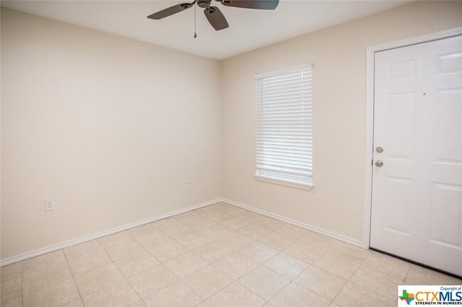 Building Photo - 1231 N LBJ Dr