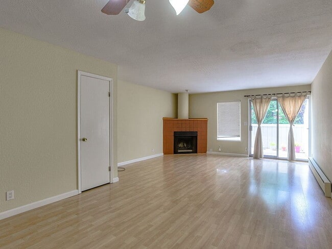 Building Photo - "Charming 2-Bed, 2-Bath Menlo Park Retreat...