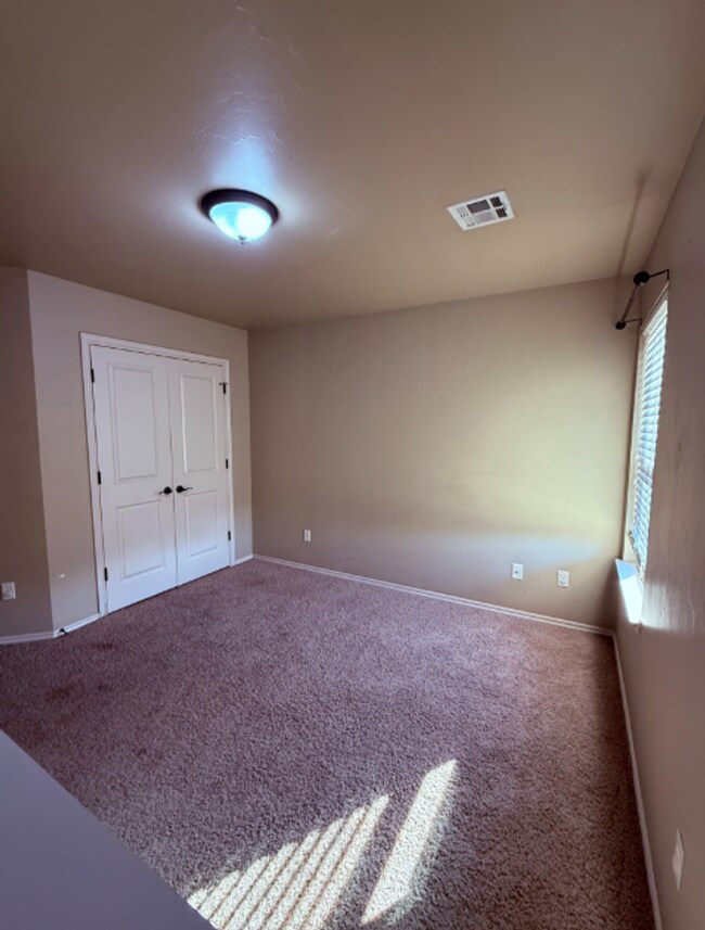 Building Photo - Spacious & Modern Home - 10 Minutes from Tinker AFB!