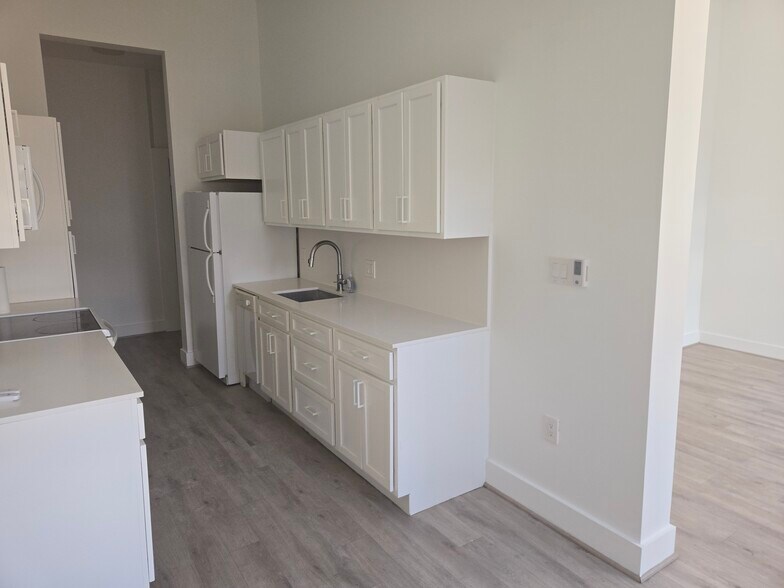 Full Size Appliances - 1339 14th St NW