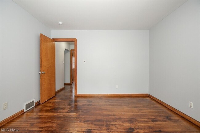 Building Photo - 12010 Longmead Ave