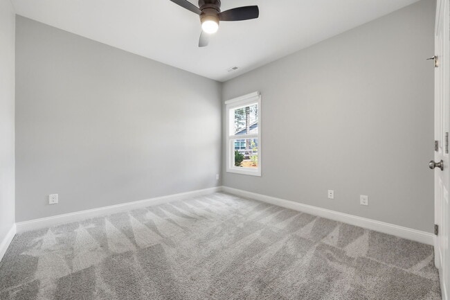 Building Photo - 511 Pondpine Ln