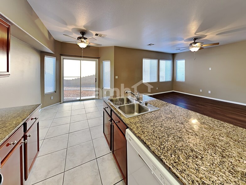 Building Photo - 7947 Dexter Falls St