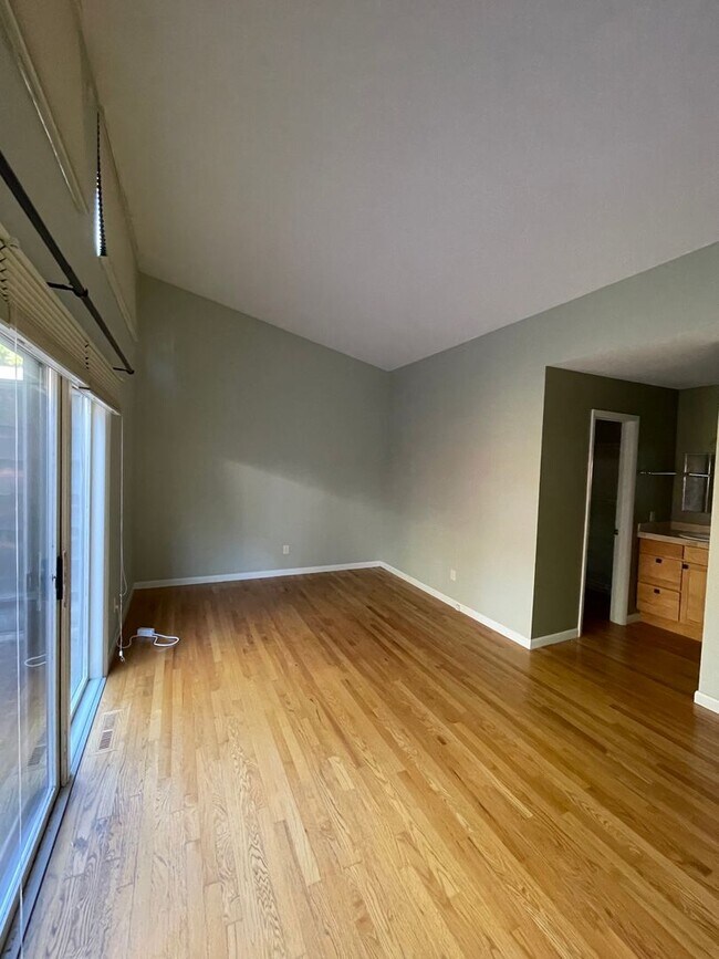 Building Photo - Lovely 3 BED / 2 BATH family home in Parkside neighborhood!