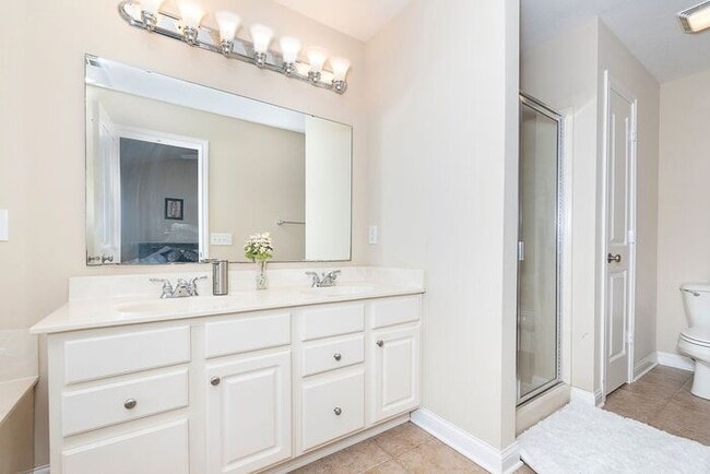 Building Photo - Beautiful 3 Bed Townhome In the Heart Of Village Of West Clay!