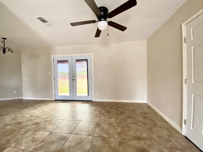 Building Photo - 110 Mariposa Dr