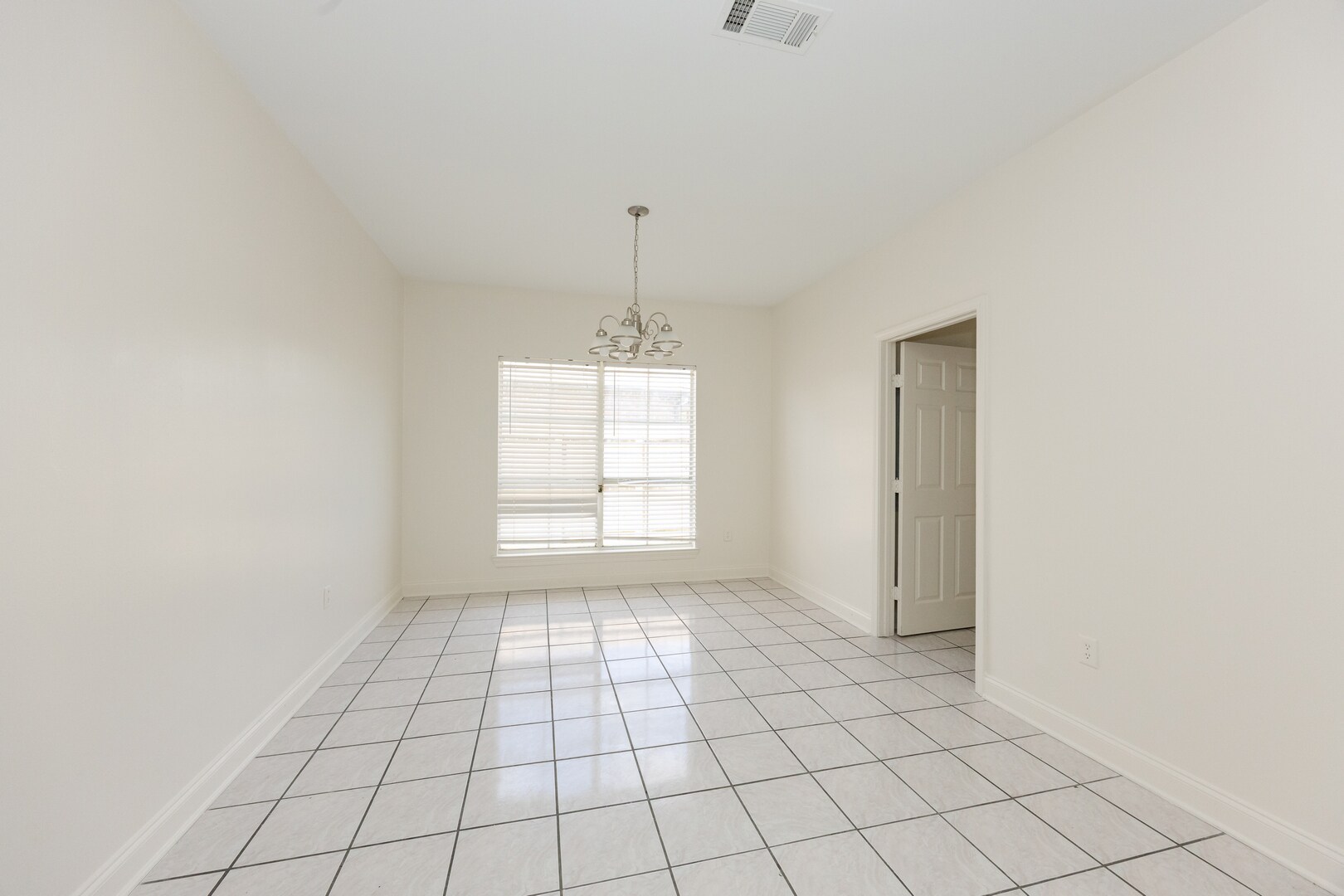 Building Photo - 9540A Lindale Ave