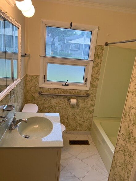 Building Photo - 231 Fairview Ave