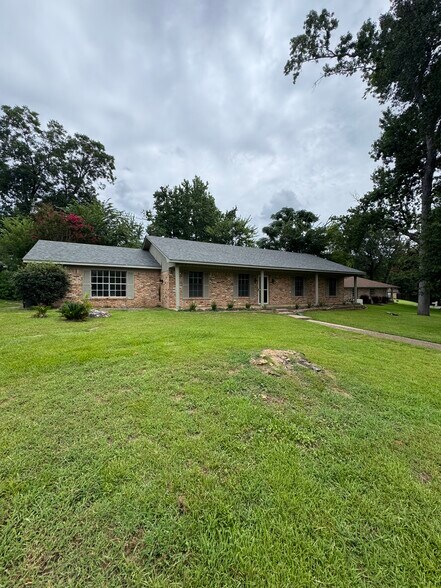 Primary Photo - 302 Mobile Dr