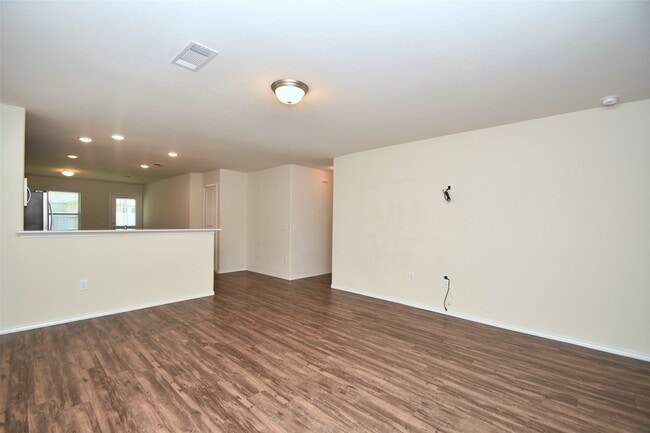 Building Photo - 5010 Brewcastle Ln
