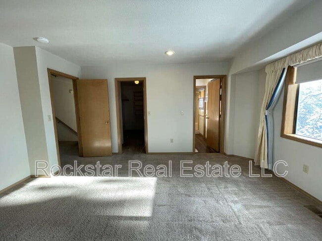 Building Photo - 5605 N Northwood Dr