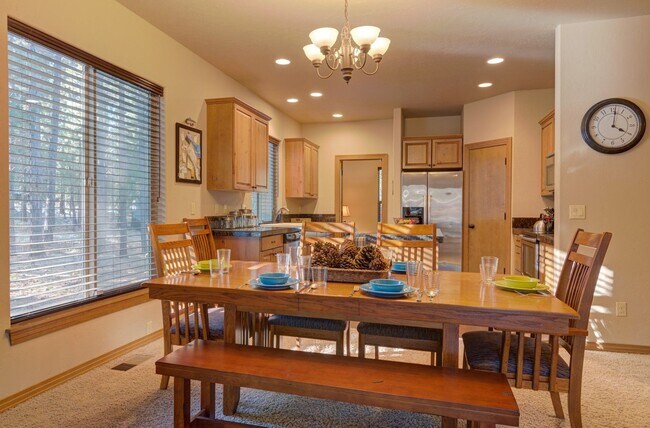 Building Photo - Seasonal Rental- Available through April 30, 2026