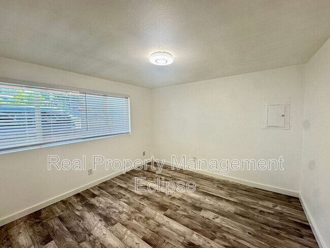Building Photo - 1701 Sturgus Ave S