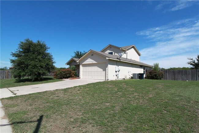 Building Photo - 122 Bayliss St