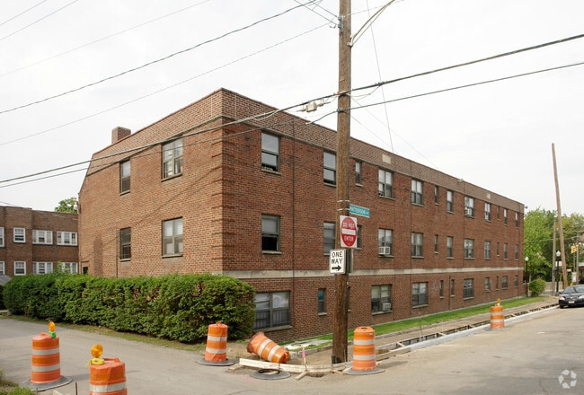 Building Photo - 2332 N High St
