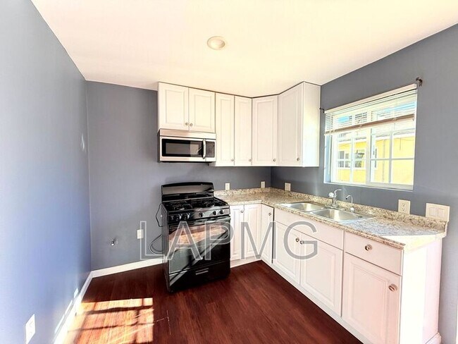 Building Photo - 17535-17537 Baltar Street