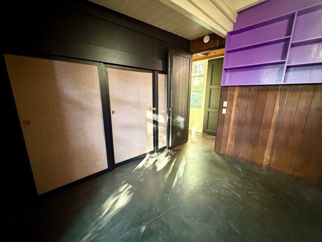 Building Photo - Unique 2 bedroom 2 bath home in Pacific Grove!