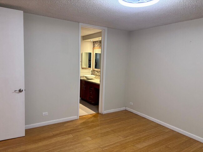 Building Photo - 250 Kawaihae St
