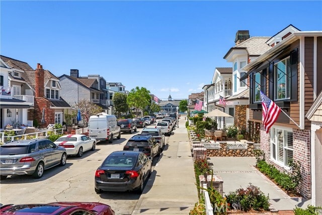 Building Photo - 121 Topaz Ave