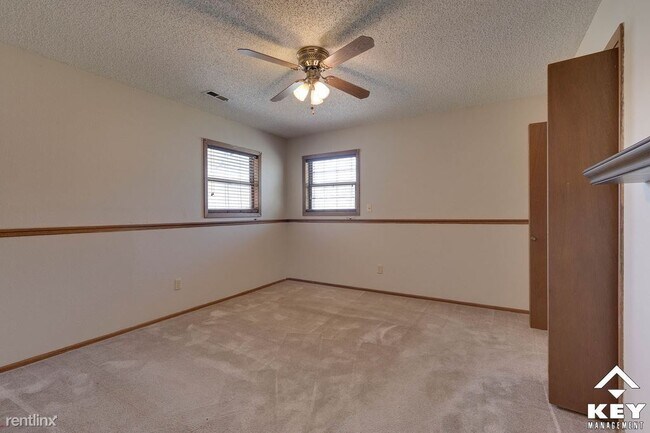 Building Photo - 2 br, 1.5 bath Townhome - 3003 S Brandywin...