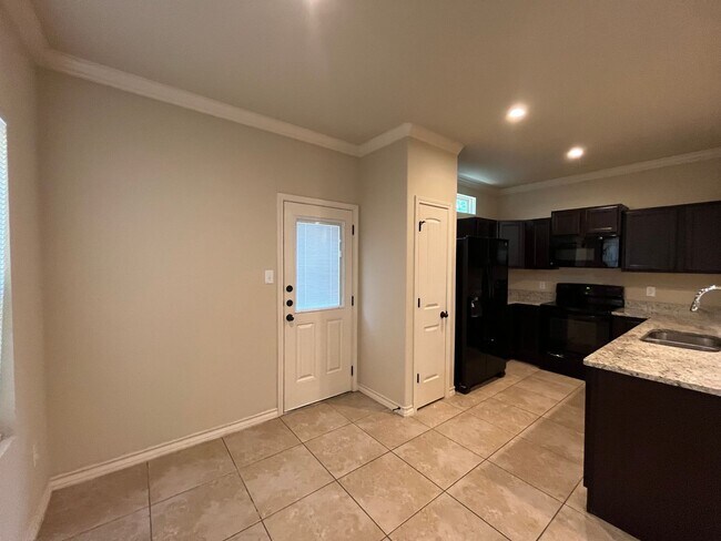 Building Photo - 6618 Mia Way