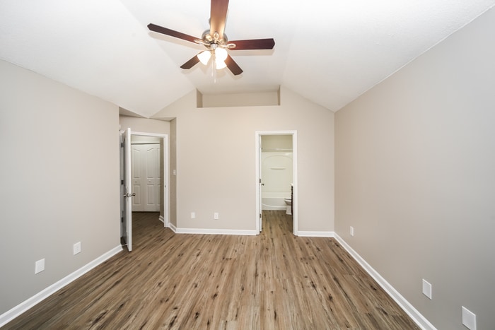 Building Photo - 4188 Ravenwood Dr N