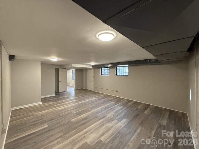 Building Photo - 2745 Dogwood Ave