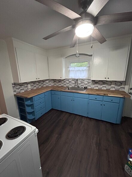 Building Photo - 53 Main St