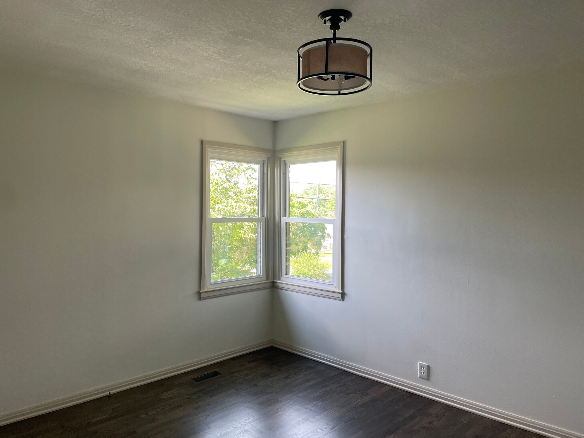 Building Photo - 1408 Bluebird Dr