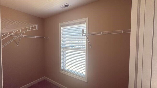 Building Photo - 4430 Sanderling St