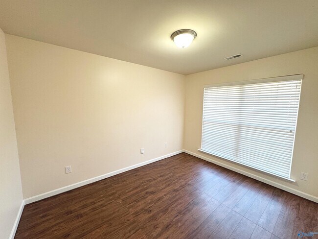 Building Photo - 101 Forest Glade Dr