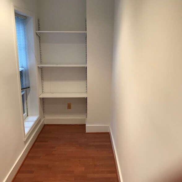 Dining Area - 206 E St NE